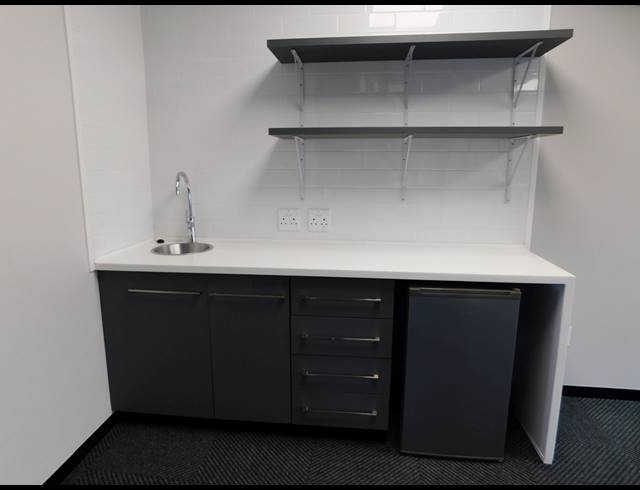 130M² OFFICE TO LET IN HYDE PARK